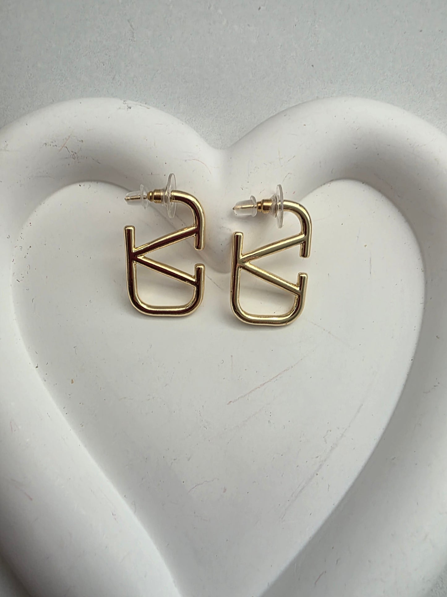 V earrings