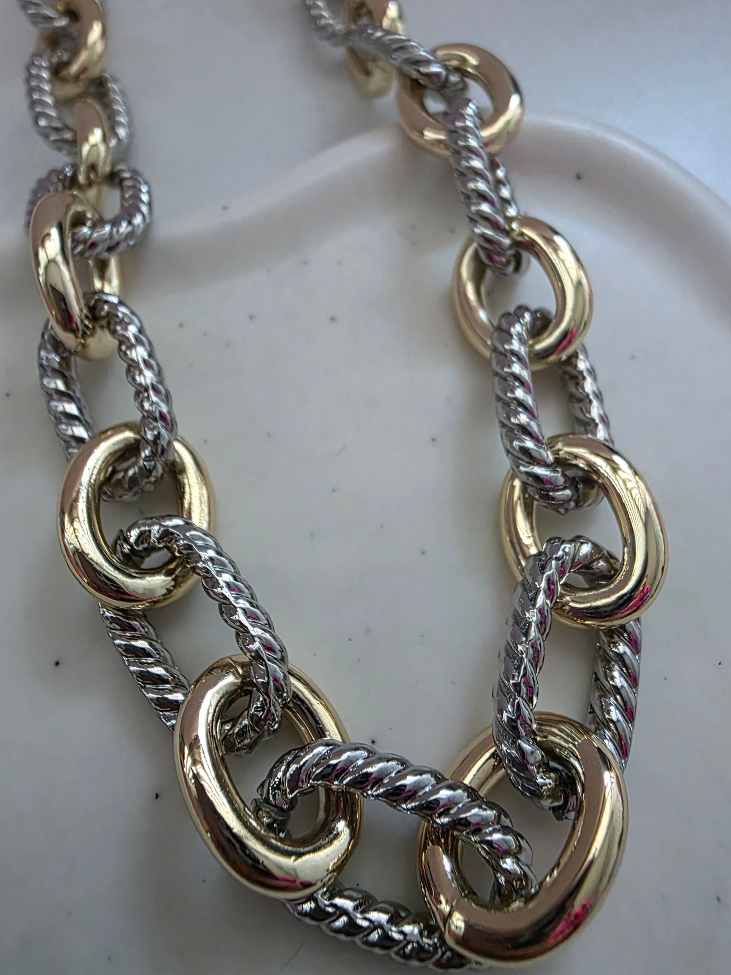 Madi 2 tones chain