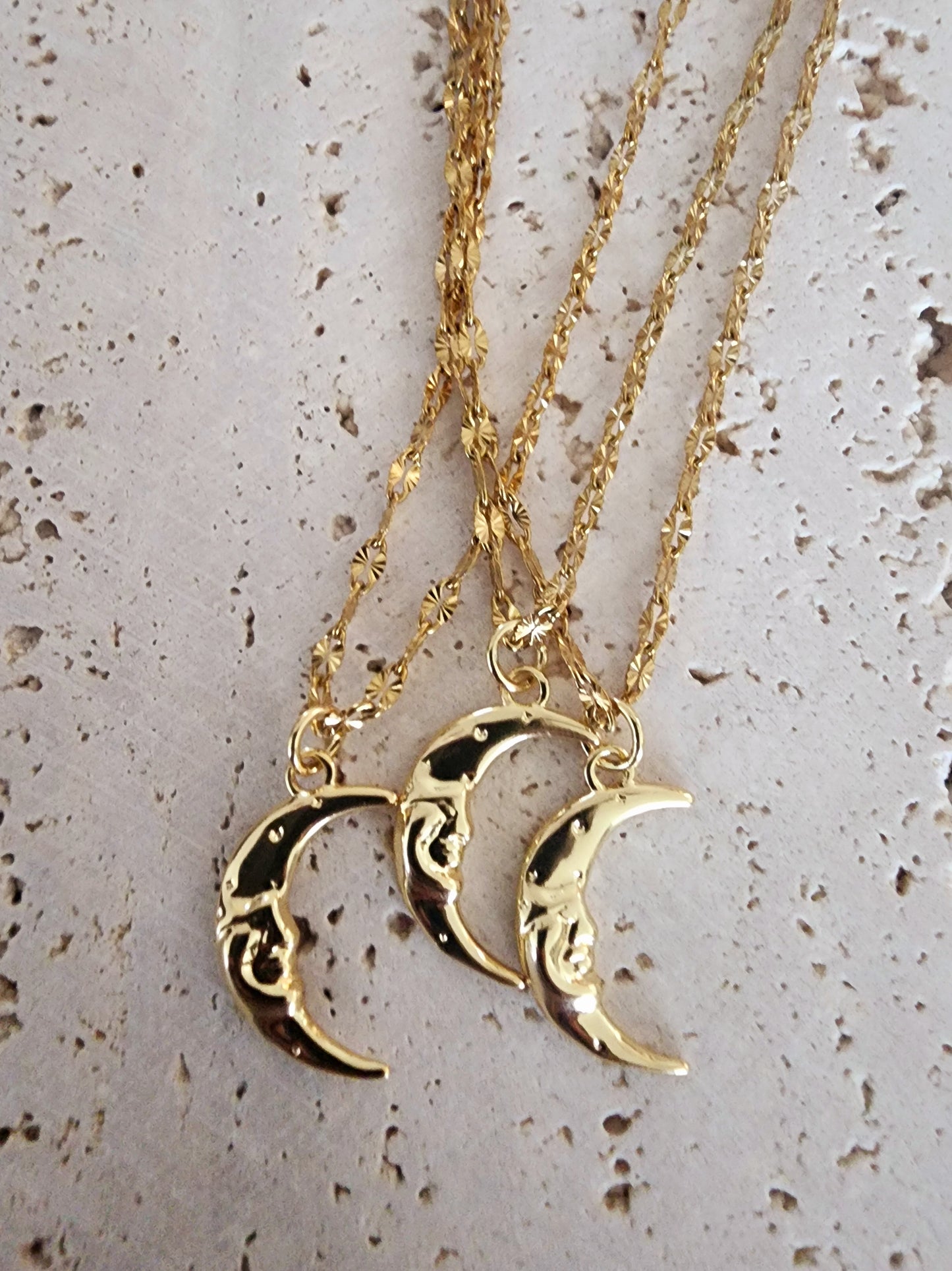 Moony necklace