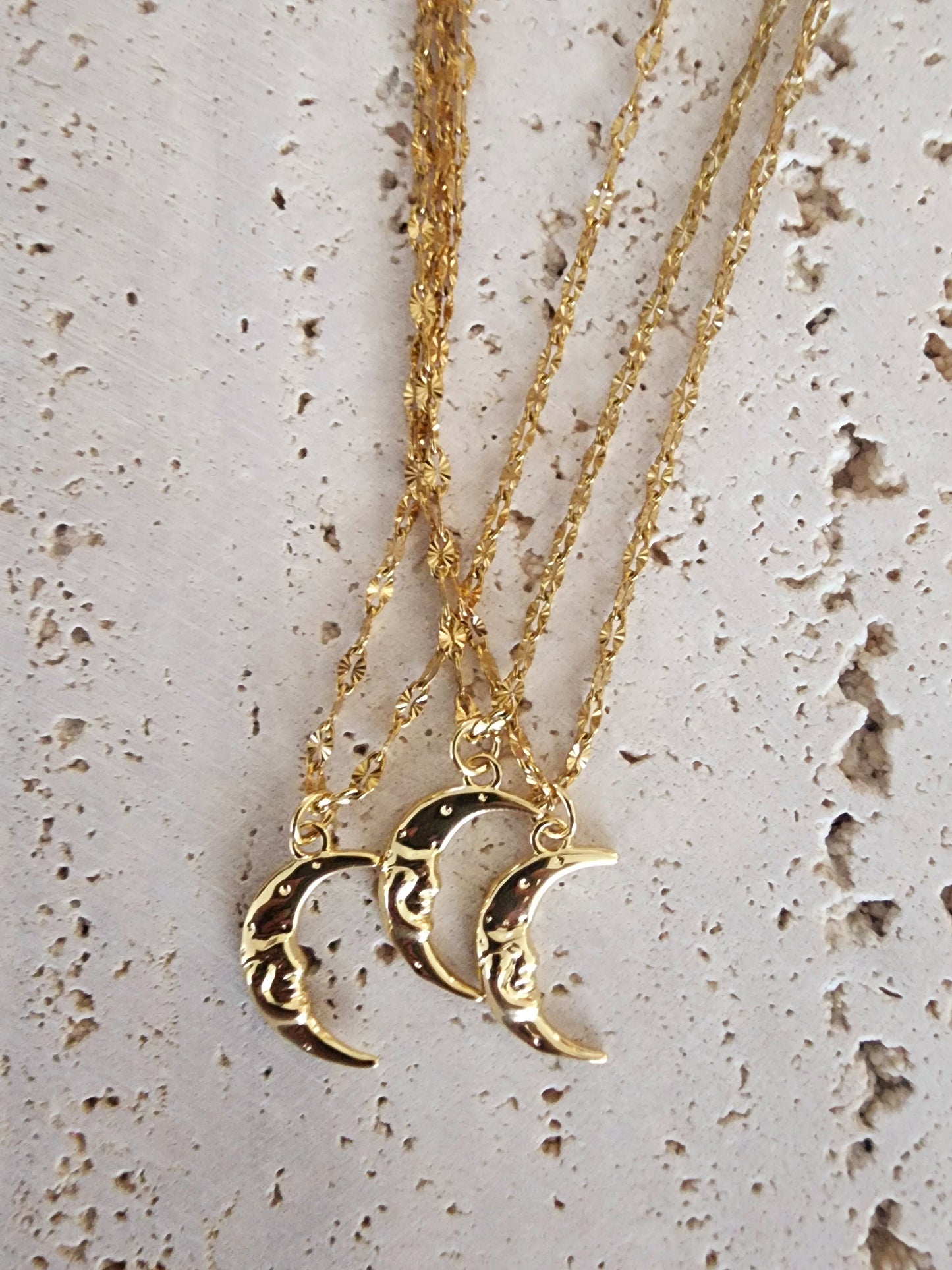 Moony necklace