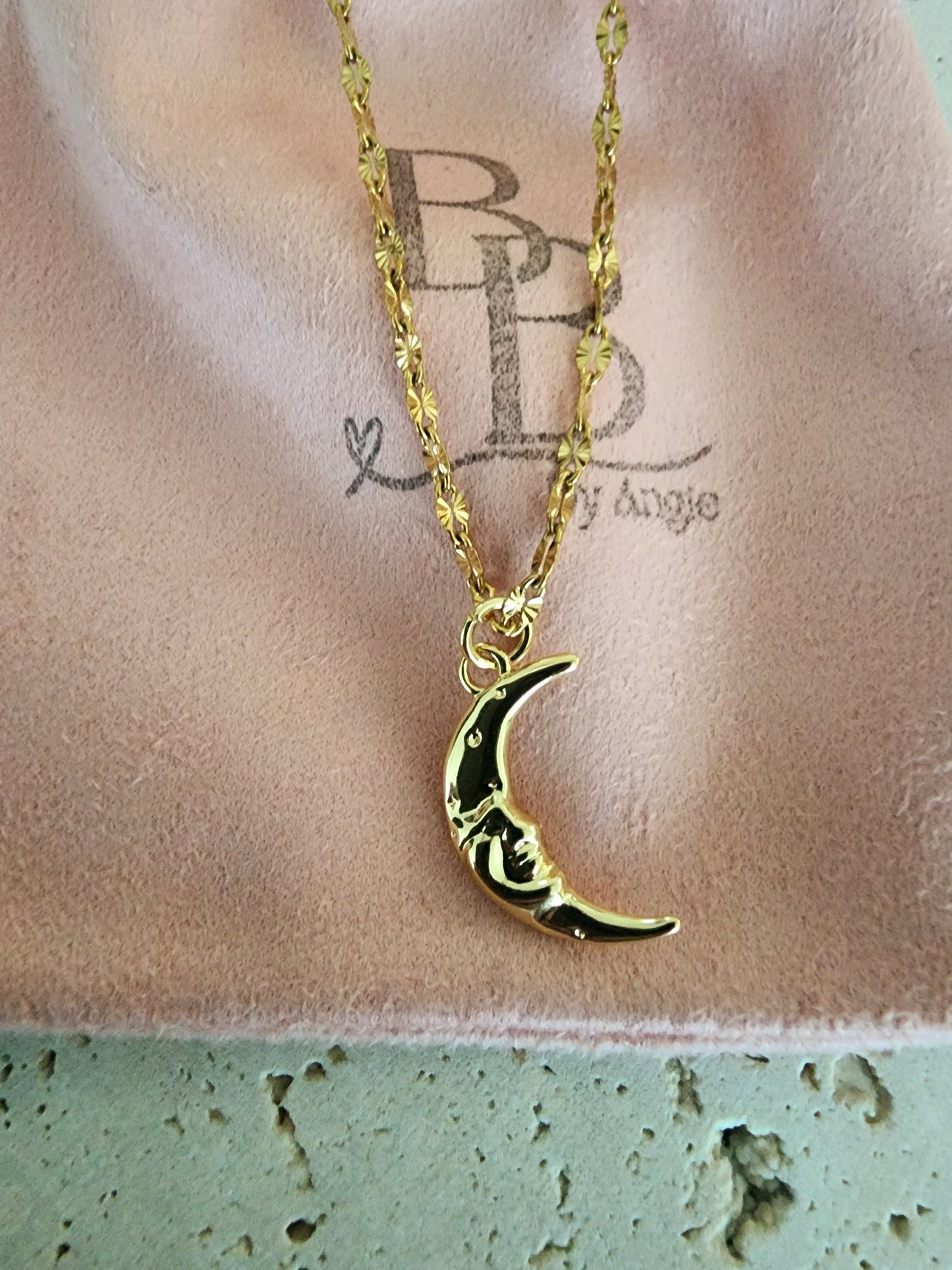 Moony necklace