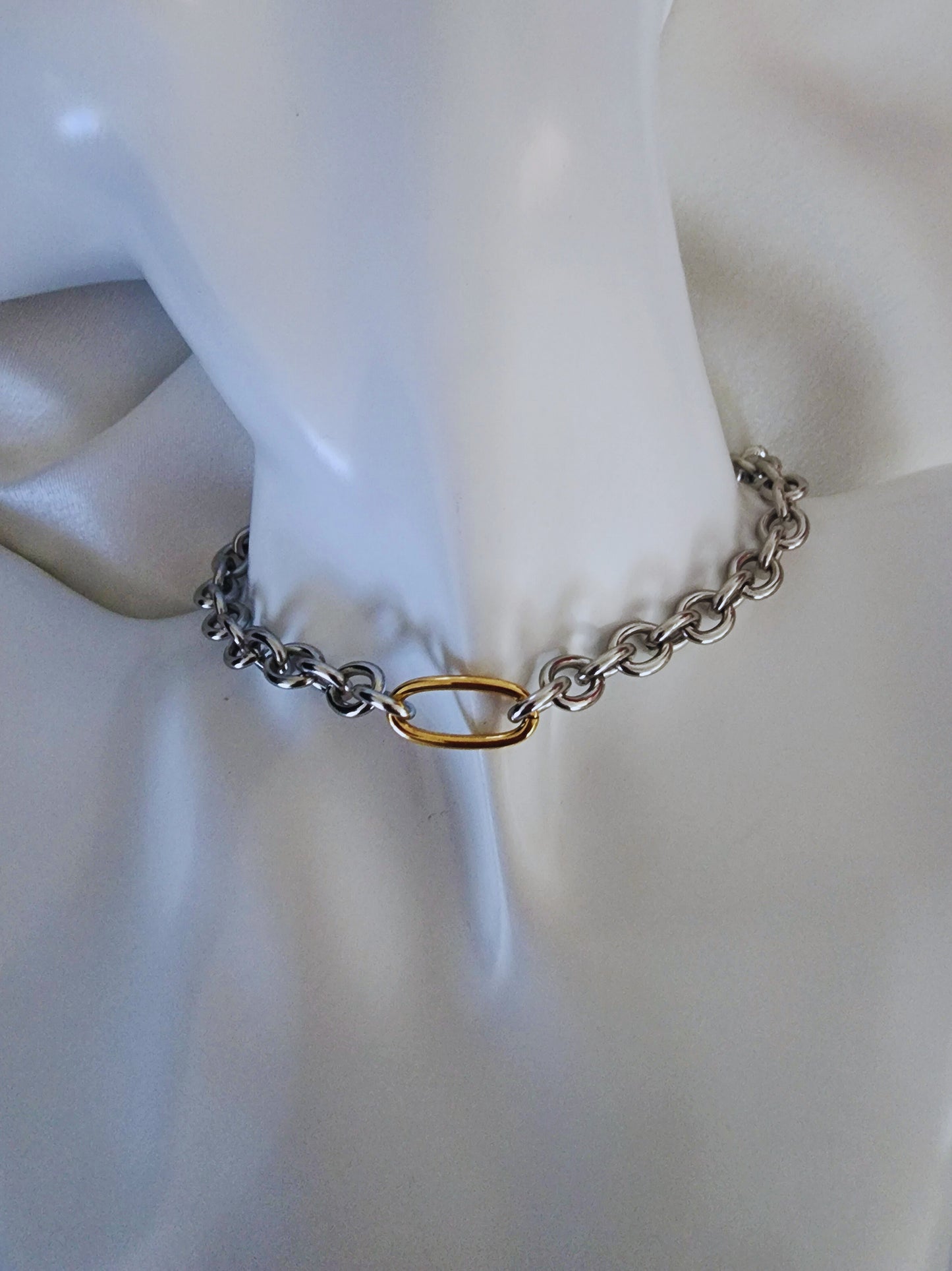 Teresa choker