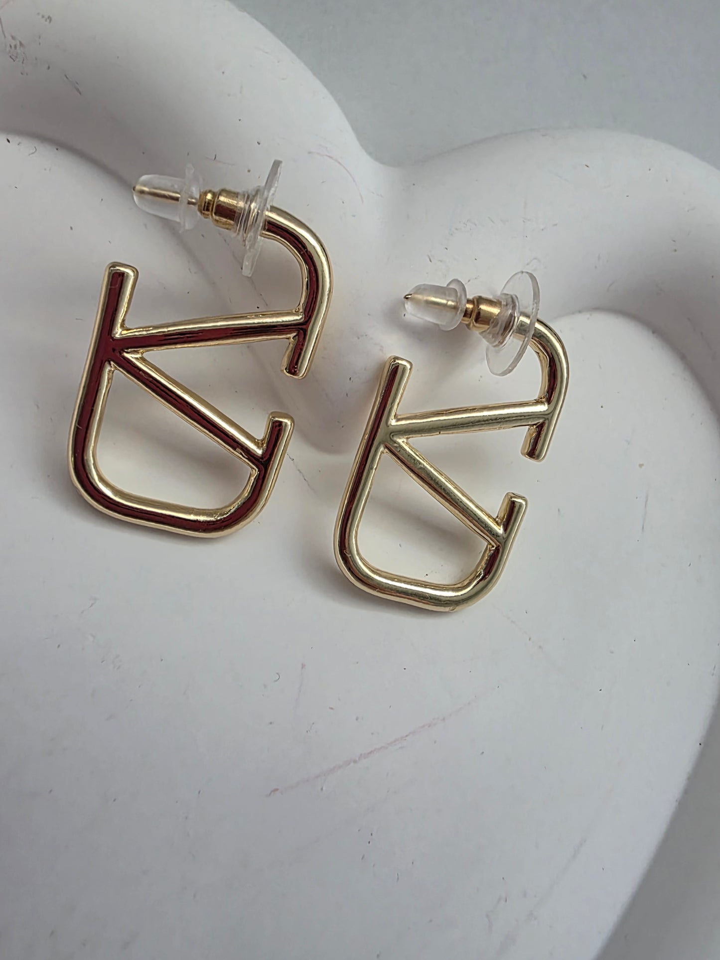 V earrings