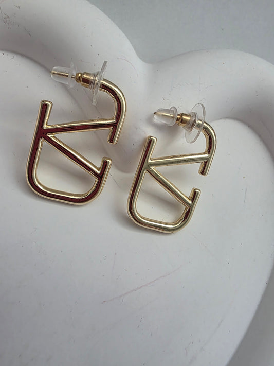 V earrings