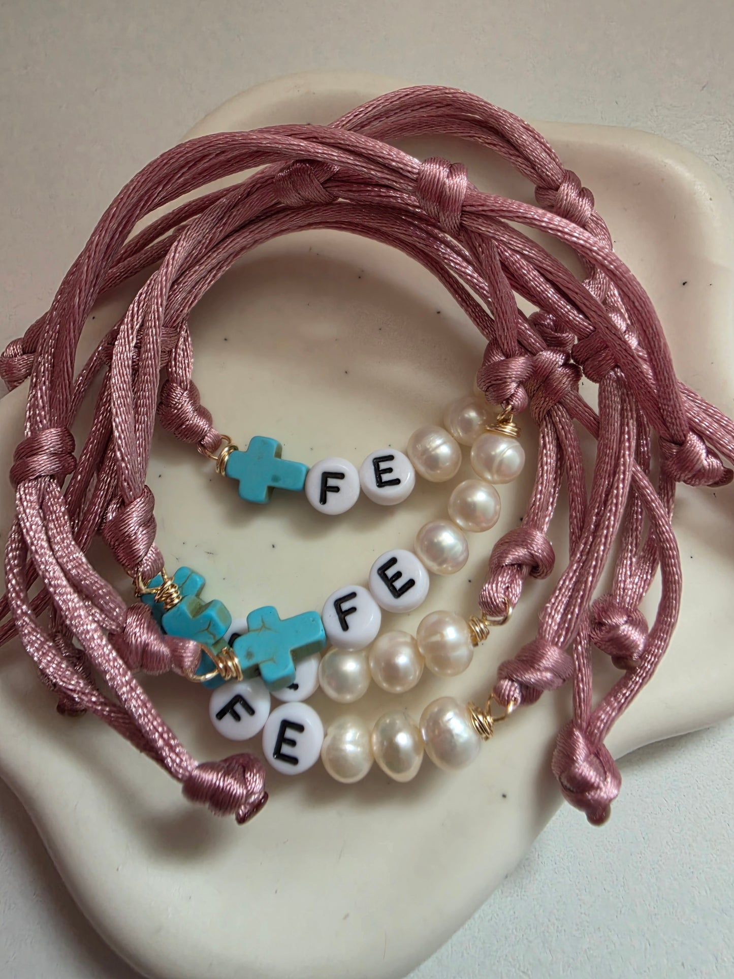 Fé bracelet (pink edition)