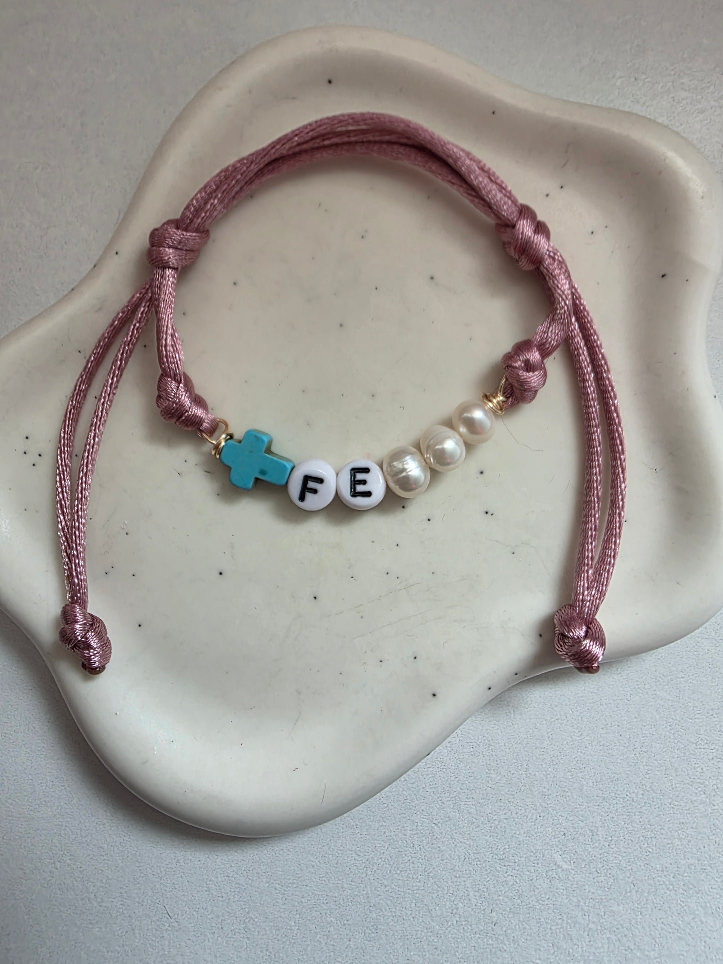 Fé bracelet (pink edition)