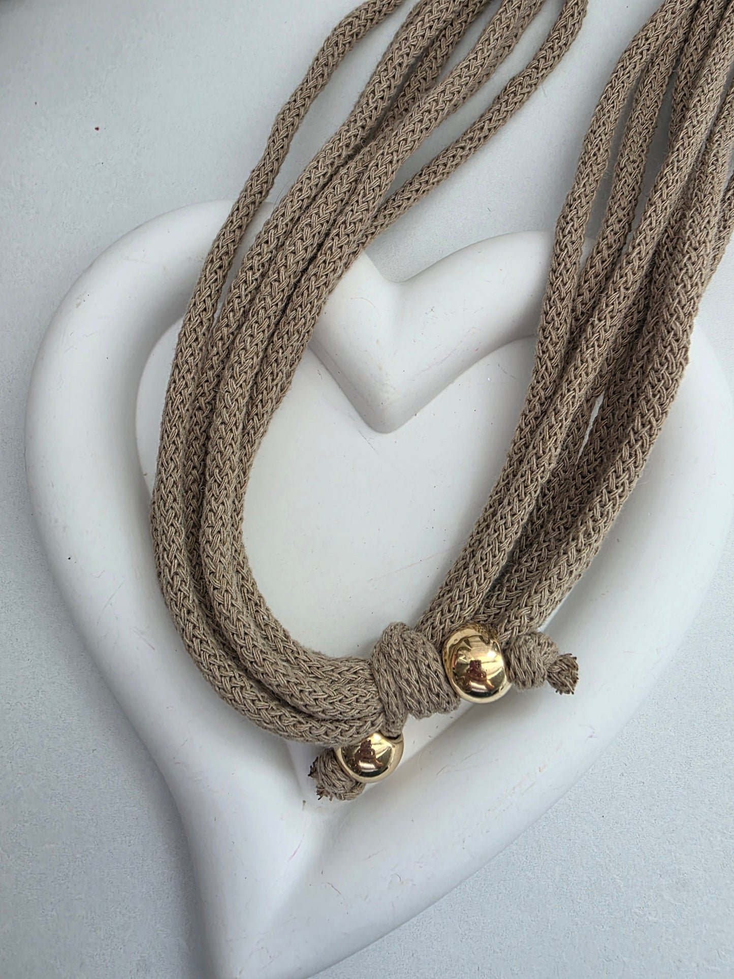 Nude necklace