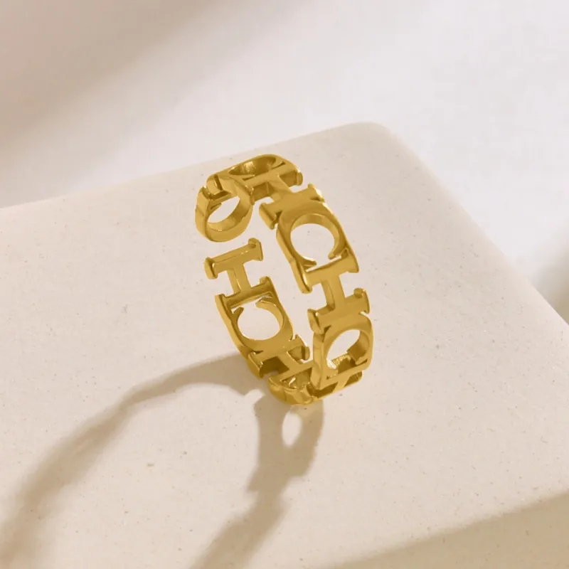 Chic ring