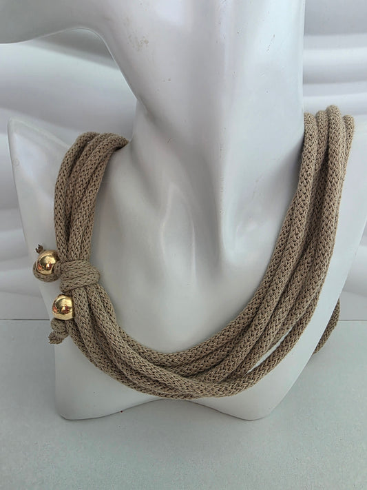 Nude necklace