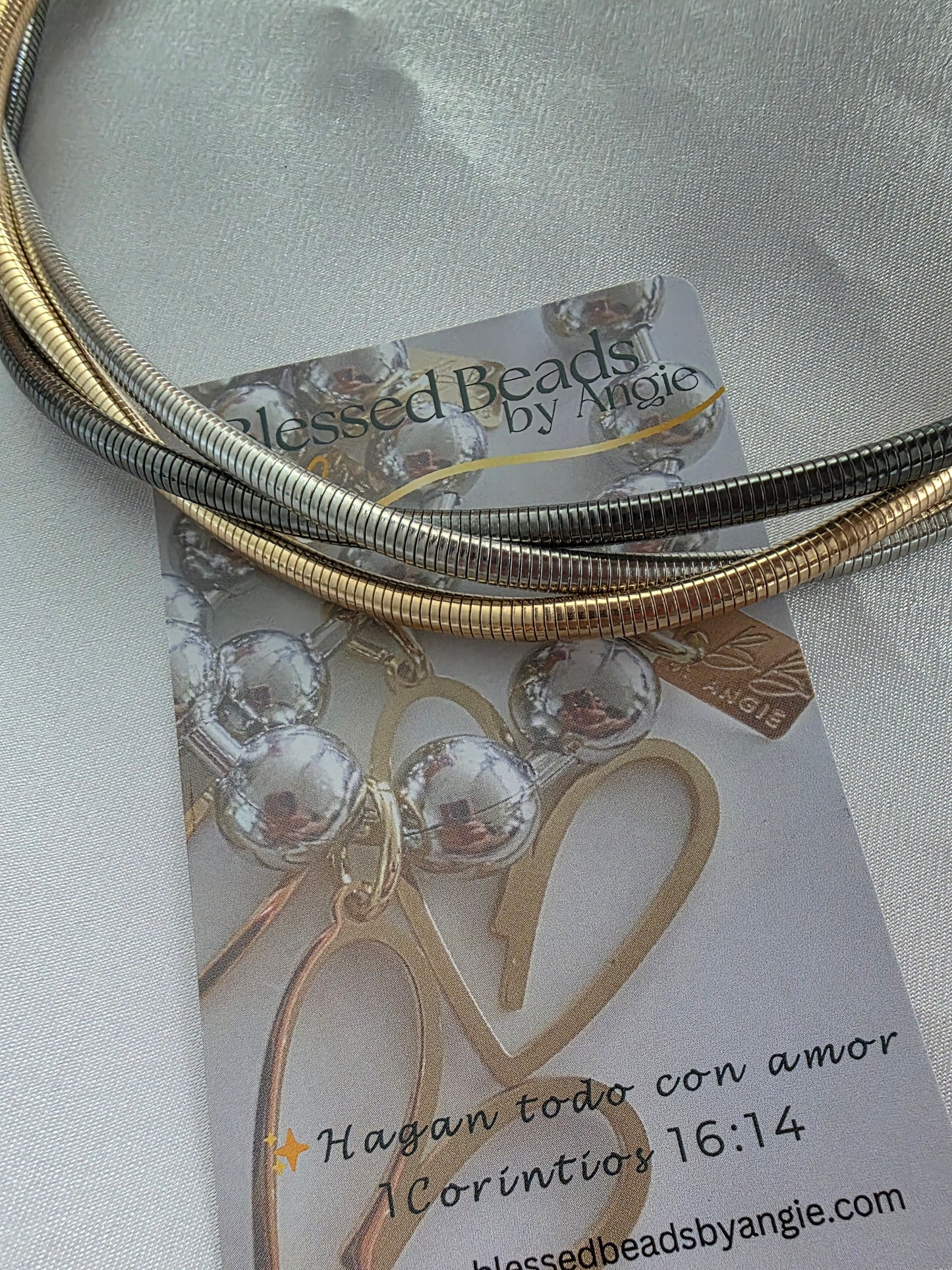 Tricolor choker
