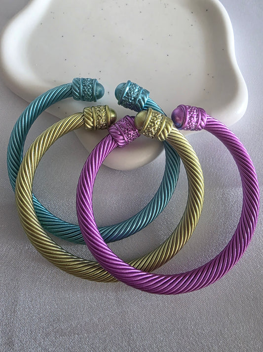 Tricolor bangles