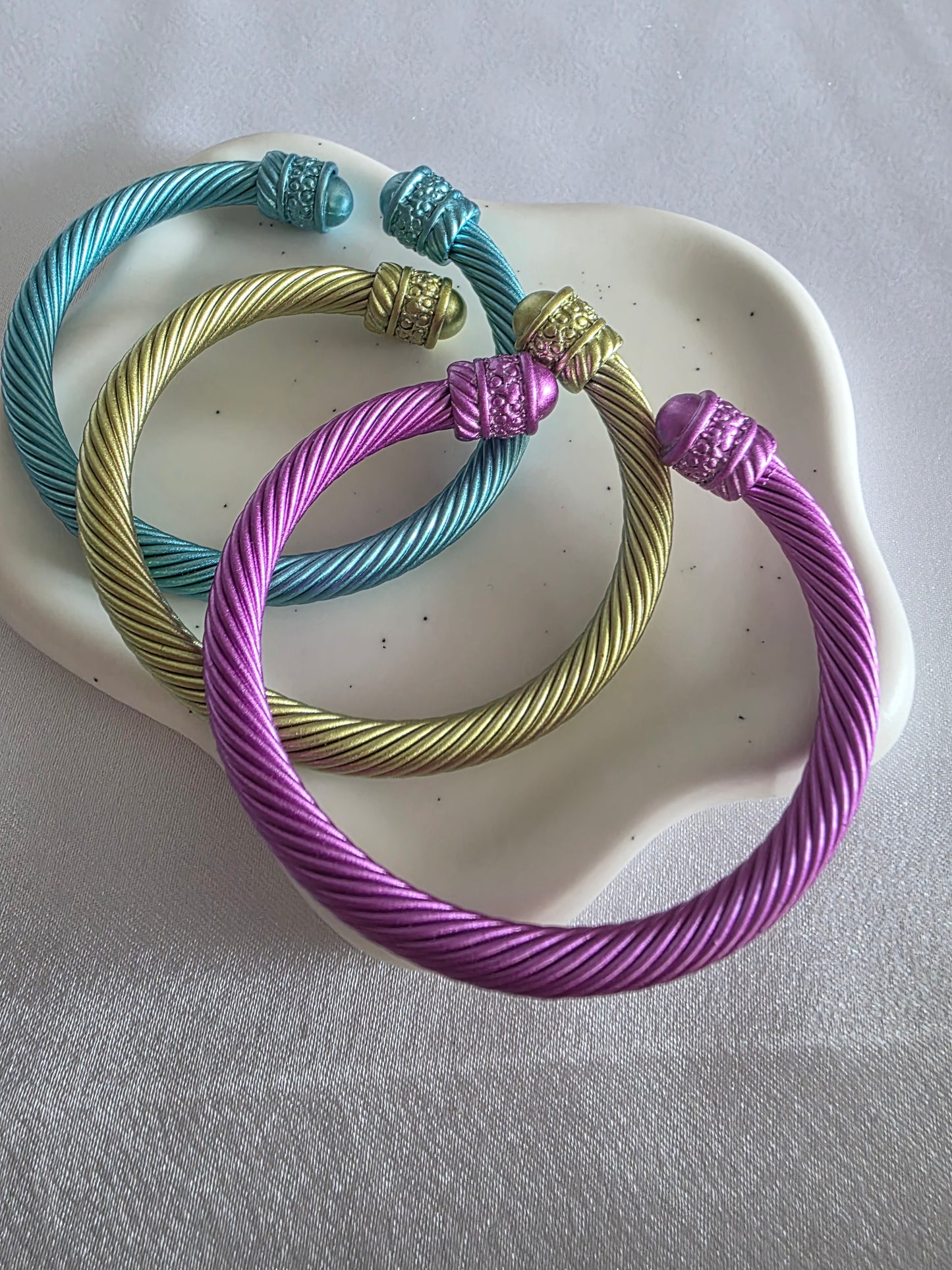 Tricolor bangles
