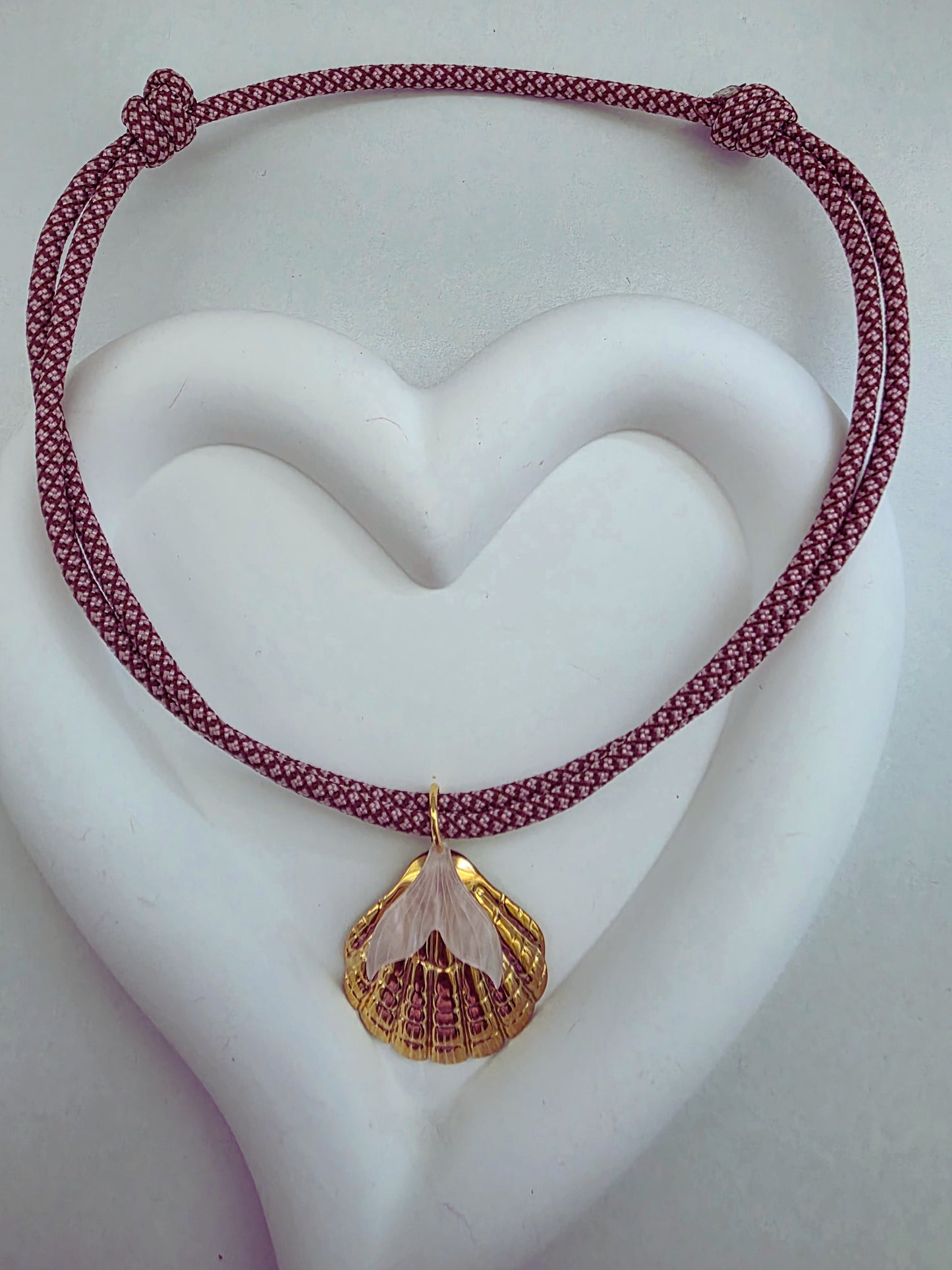 Marea rosa necklace