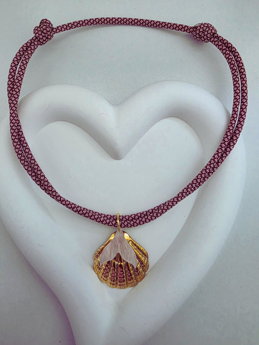 Marea rosa necklace